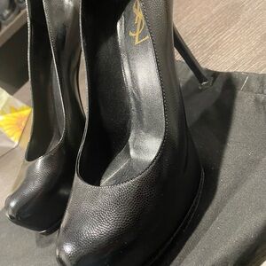 Yves Saint Laurent Black Textured Heels